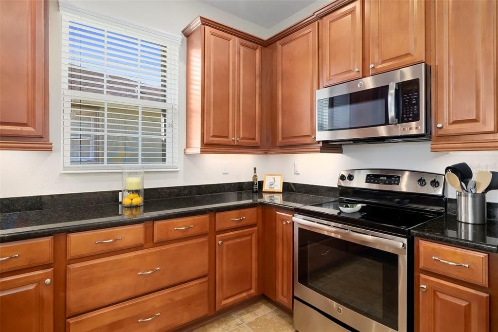 292 CAPULET DRIVE photo 24