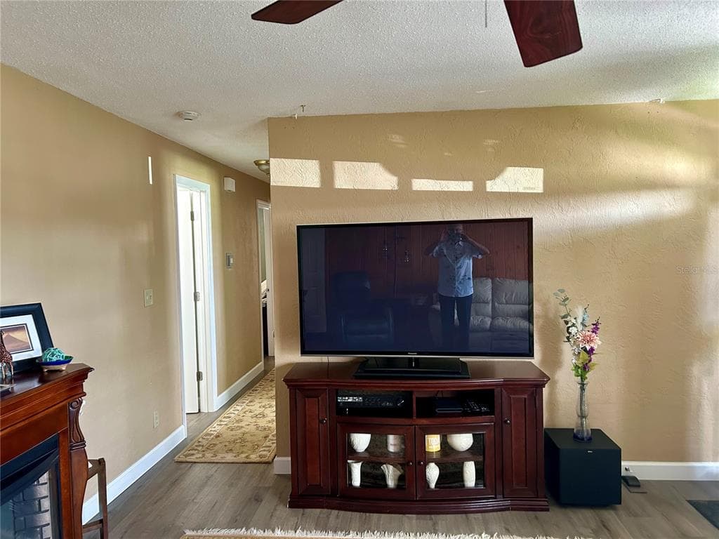 1638 PARADISE LANE photo 9