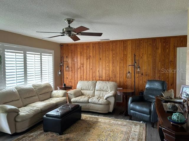 1638 PARADISE LANE photo 10