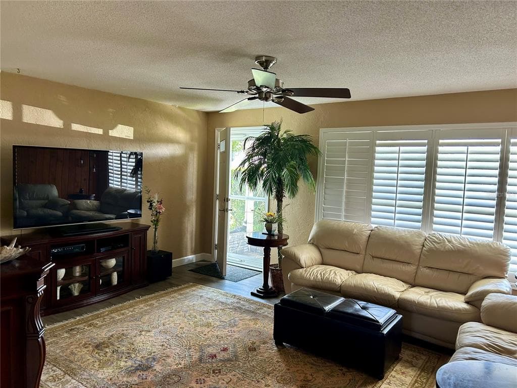 1638 PARADISE LANE photo 8