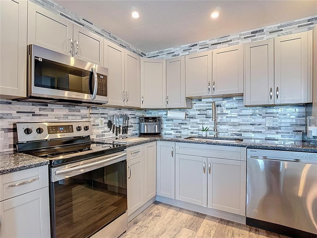 5722 BISCAYNE COURT 304 photo 22