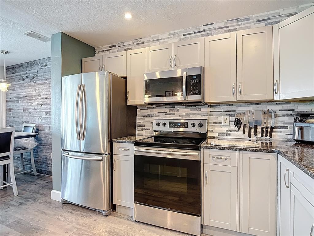 5722 BISCAYNE COURT 304 photo 18