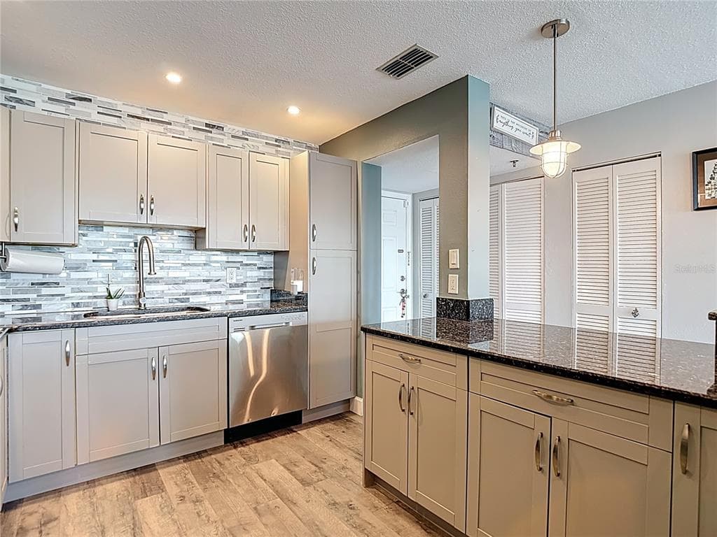 5722 BISCAYNE COURT 304 photo 21