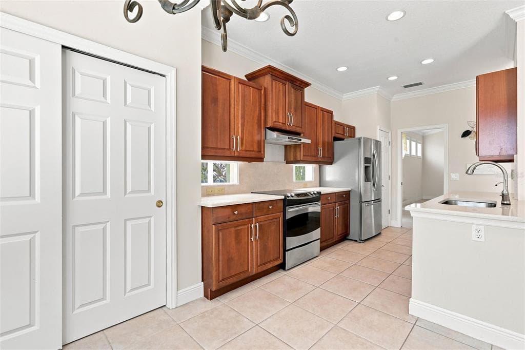 1328 THORNAPPLE DRIVE photo 13