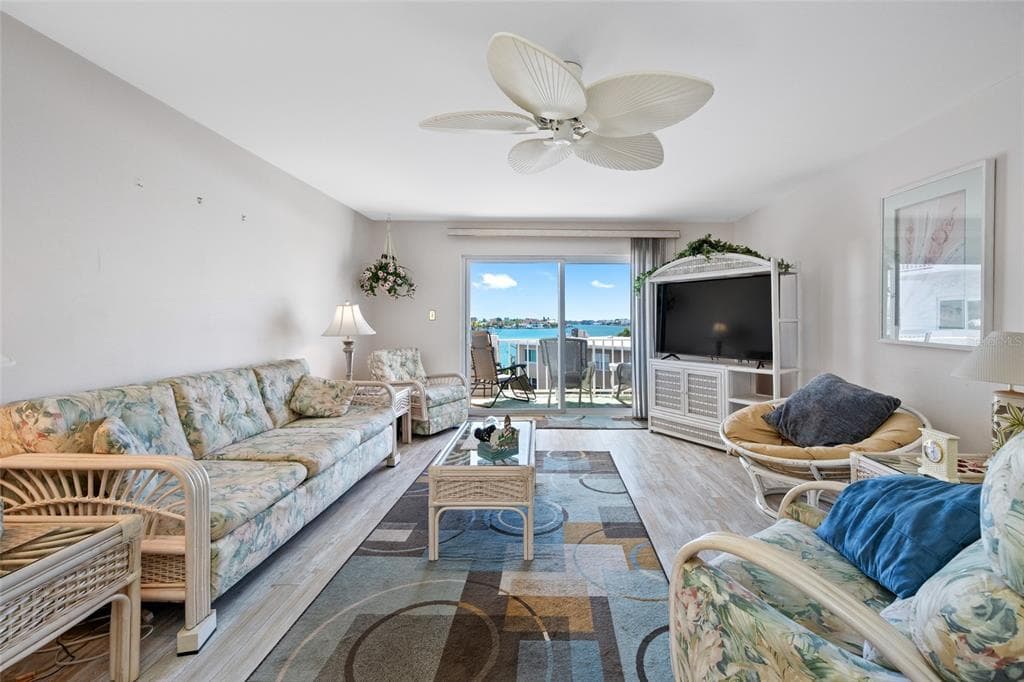285 107 AVENUE 306 photo 6