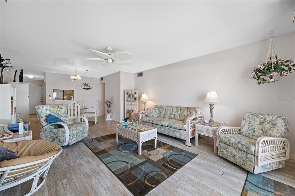 285 107 AVENUE 306 photo 7