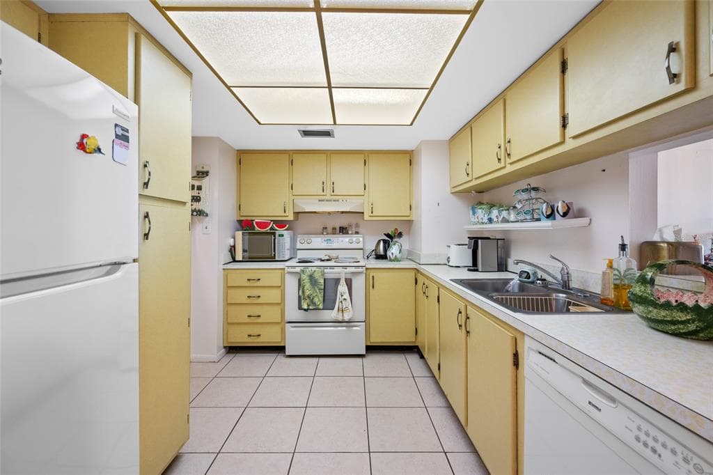 285 107 AVENUE 306 photo 9