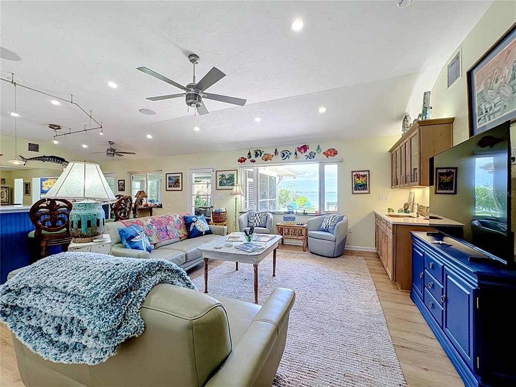 2212 6TH STREET W photo 17