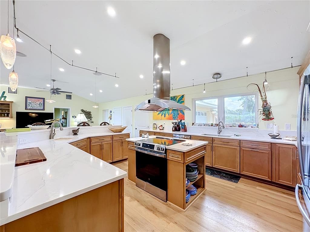 2212 6TH STREET W photo 11