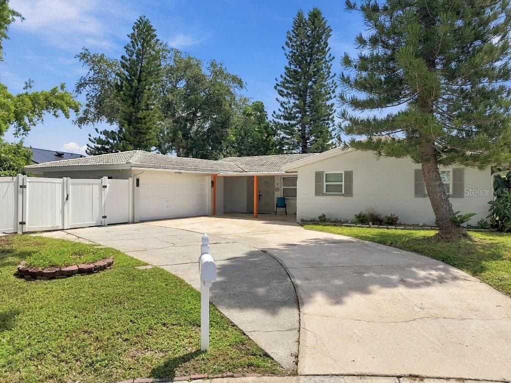 10744 DRUMMOND ROAD photo 2