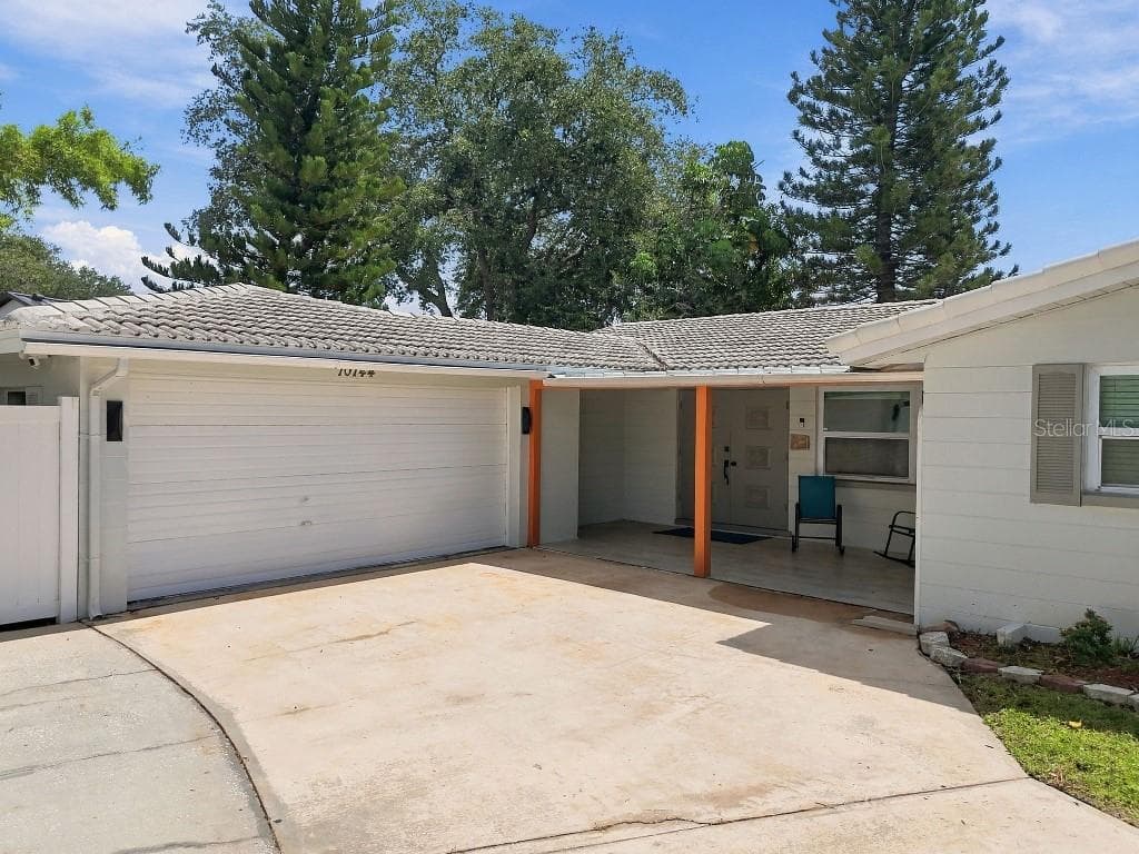 10744 DRUMMOND ROAD photo 3