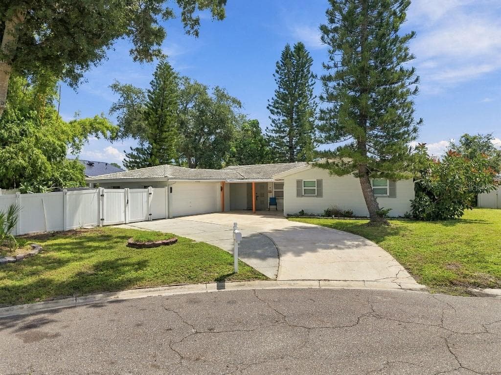 10744 DRUMMOND ROAD photo 1
