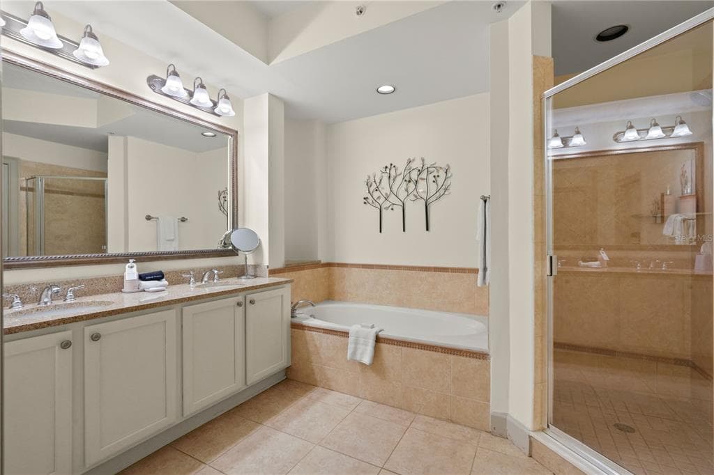 102 YACHT HARBOR DRIVE 478 photo 16