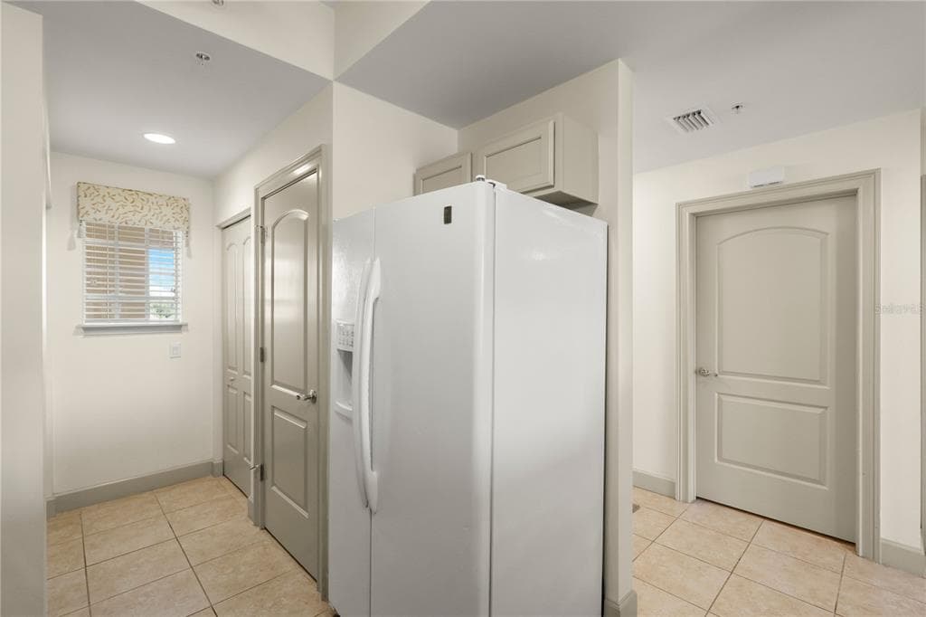 102 YACHT HARBOR DRIVE 478 photo 12