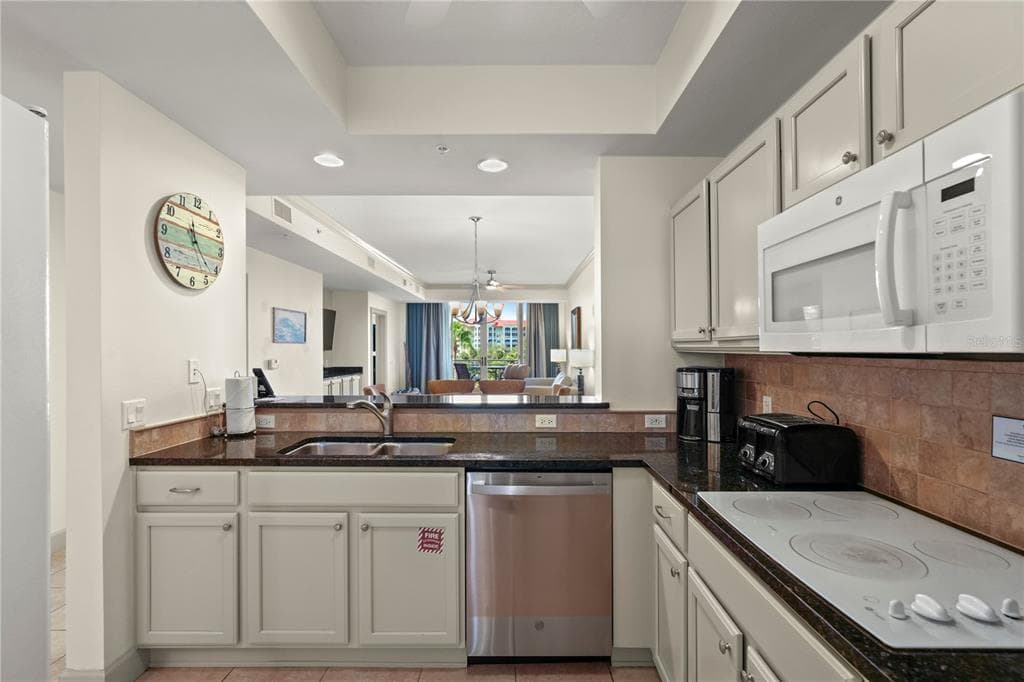 102 YACHT HARBOR DRIVE 478 photo 10