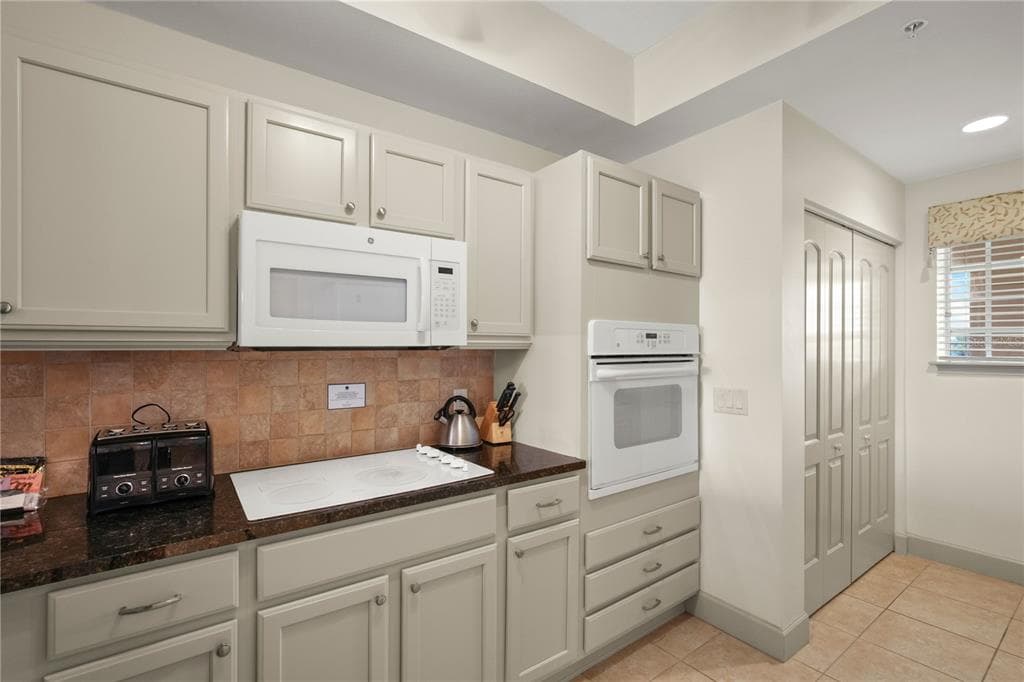 102 YACHT HARBOR DRIVE 478 photo 11
