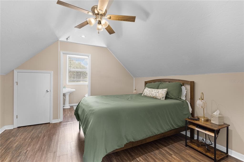 190 SE RIVERSIDE WEST DRIVE photo 23