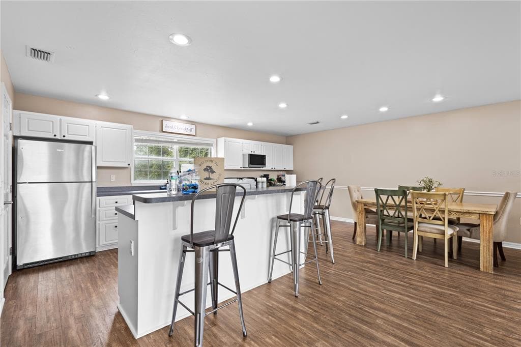 190 SE RIVERSIDE WEST DRIVE photo 6