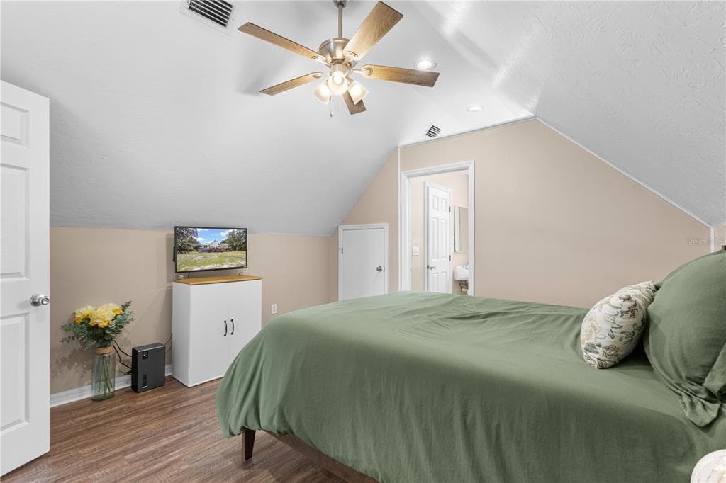 190 SE RIVERSIDE WEST DRIVE photo 22