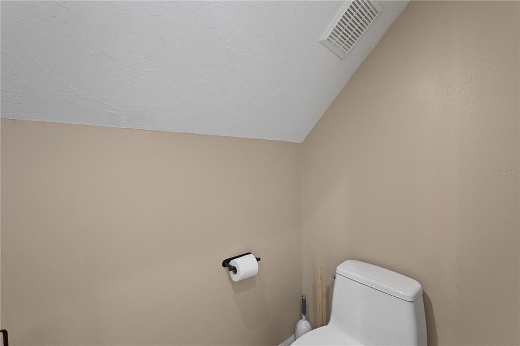 190 SE RIVERSIDE WEST DRIVE photo 19