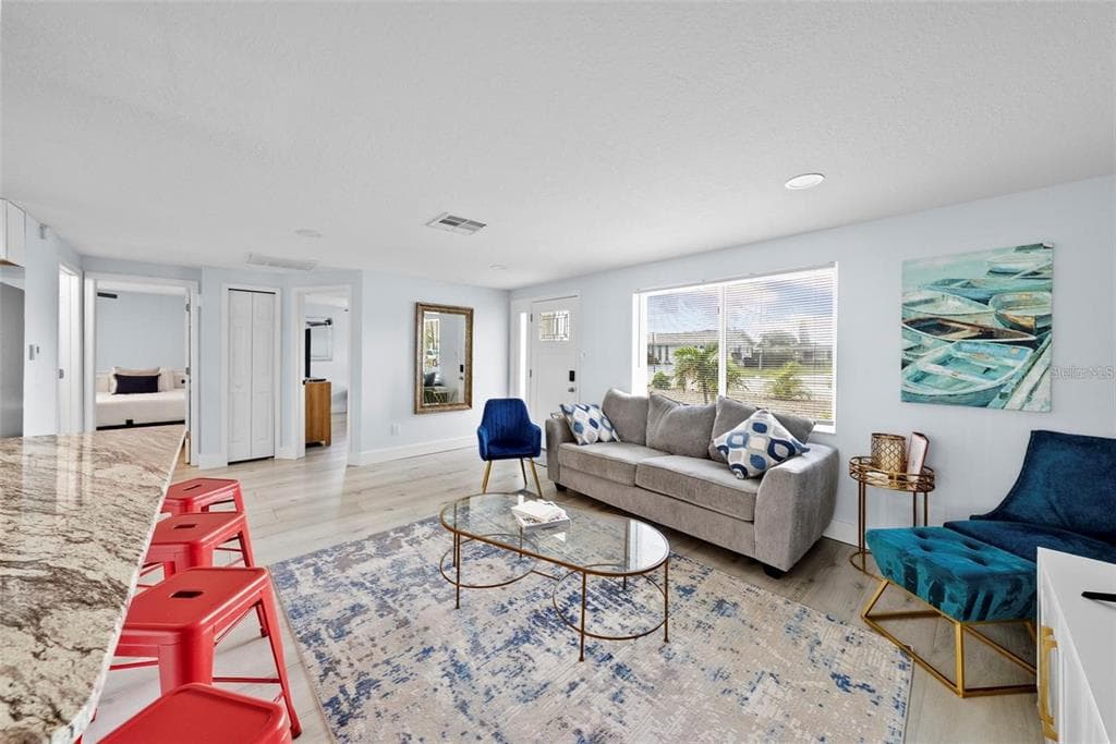13704 VERONICA DRIVE photo 4