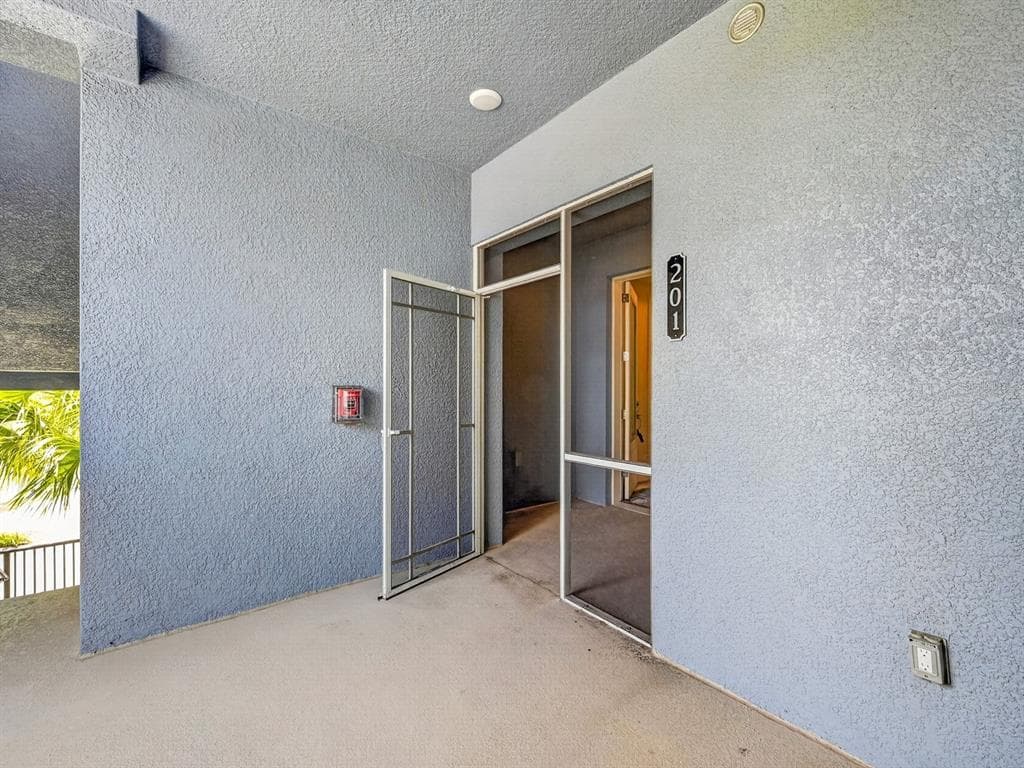 501 TAMIAMI TRAIL N 201 photo 5
