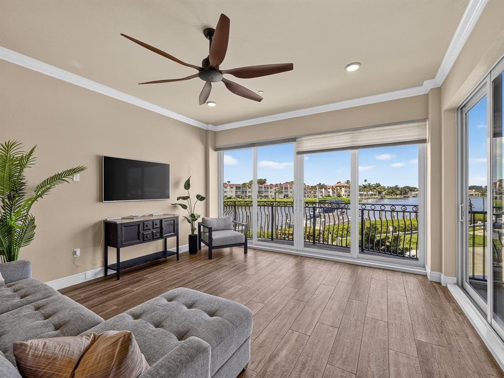 501 TAMIAMI TRAIL N 201 photo 11