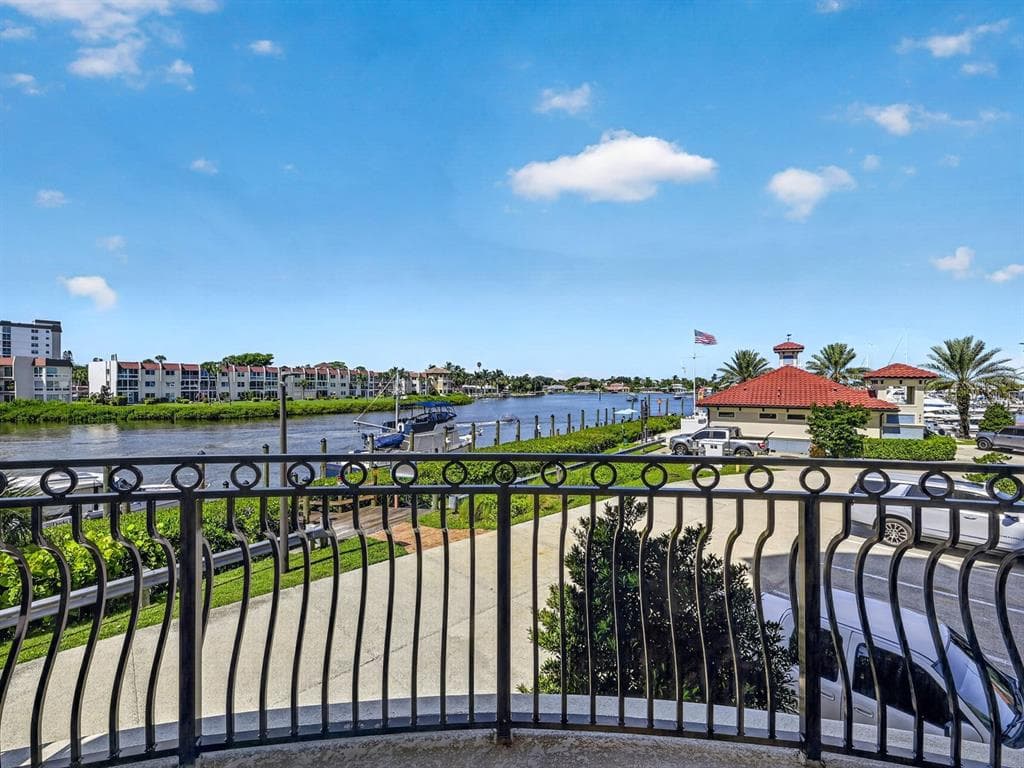 501 TAMIAMI TRAIL N 201 photo 4