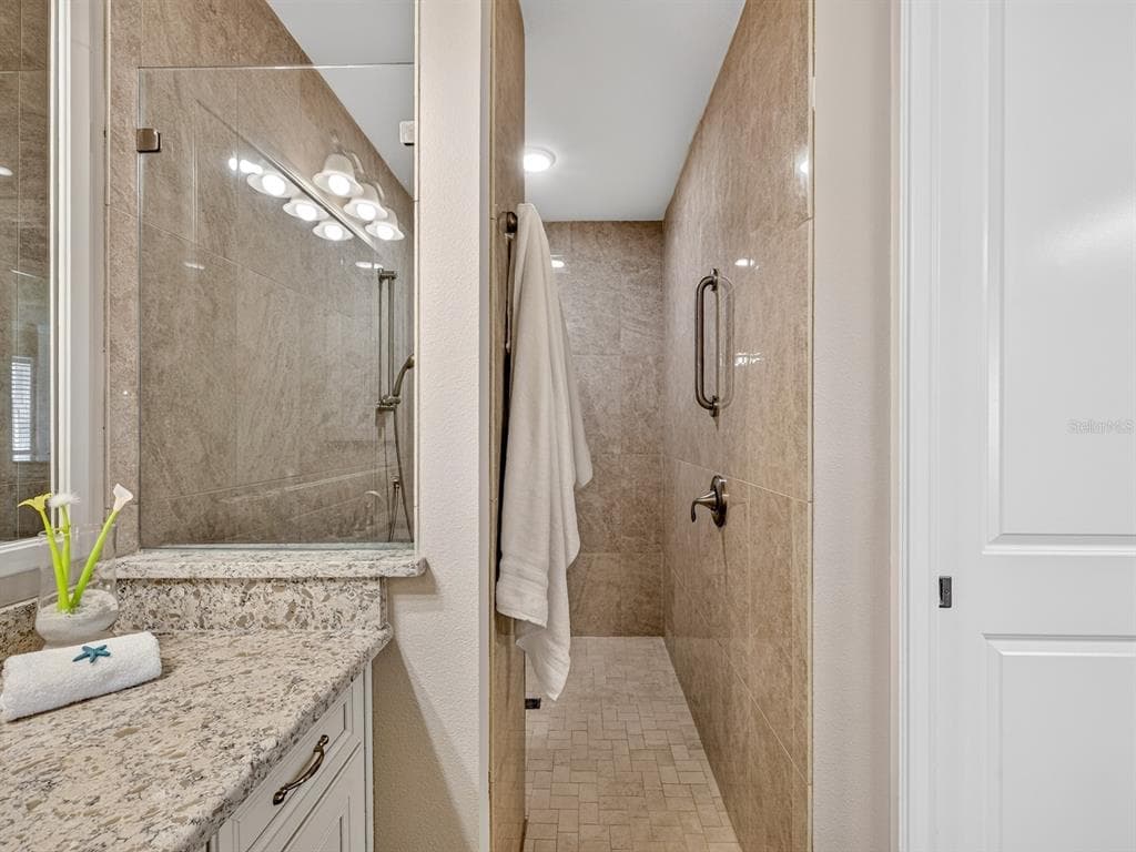 501 TAMIAMI TRAIL N 201 photo 25