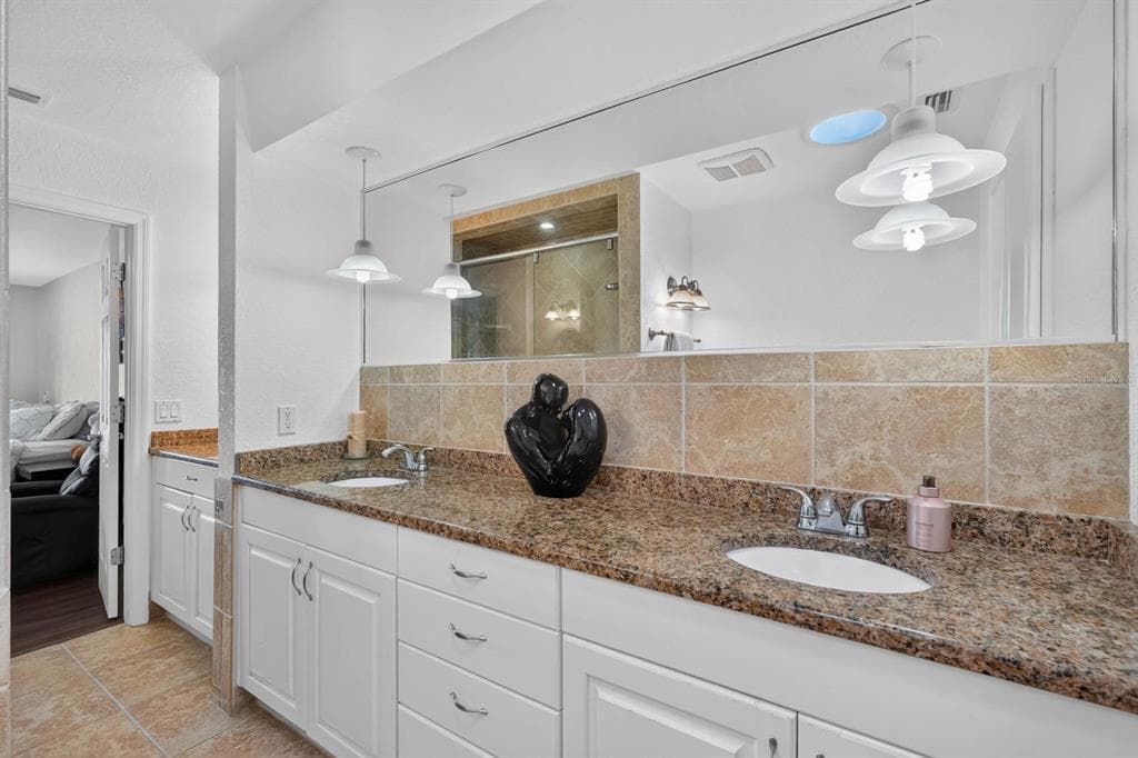 14 GRANVILLE CIRCLE photo 23