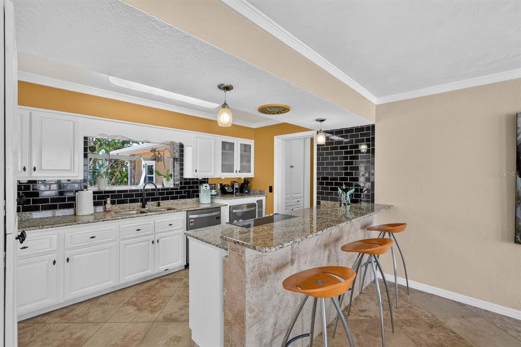 14 GRANVILLE CIRCLE photo 12
