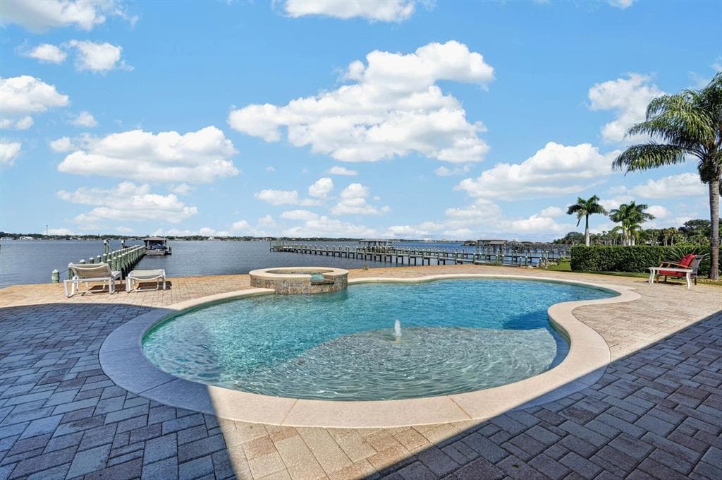 14 GRANVILLE CIRCLE 1