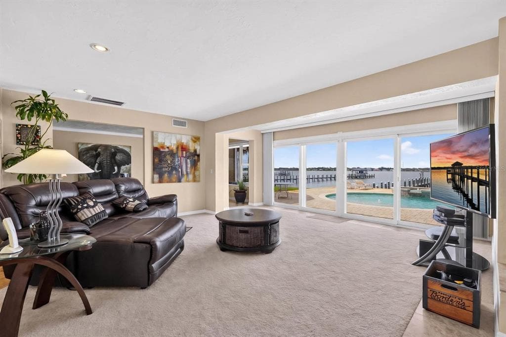 14 GRANVILLE CIRCLE 4