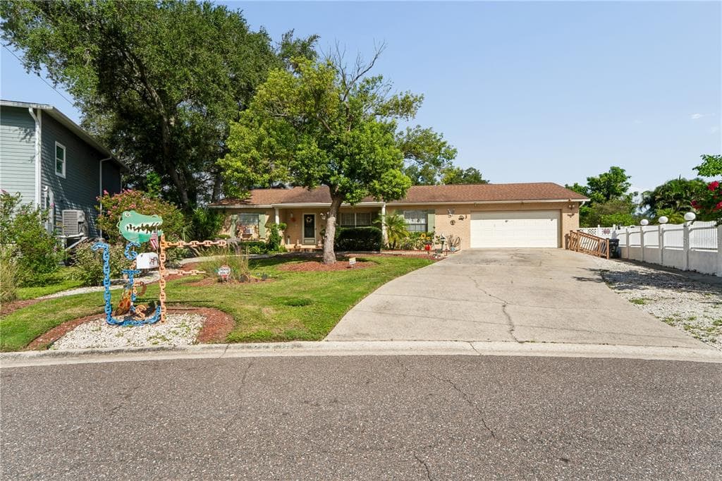 10739 DRUMMOND ROAD photo 2
