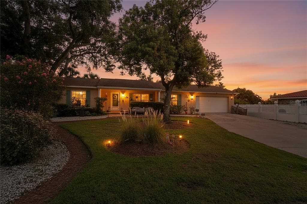 10739 DRUMMOND ROAD photo 3