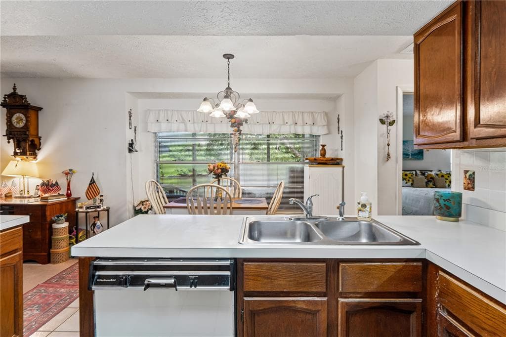 10739 DRUMMOND ROAD photo 18