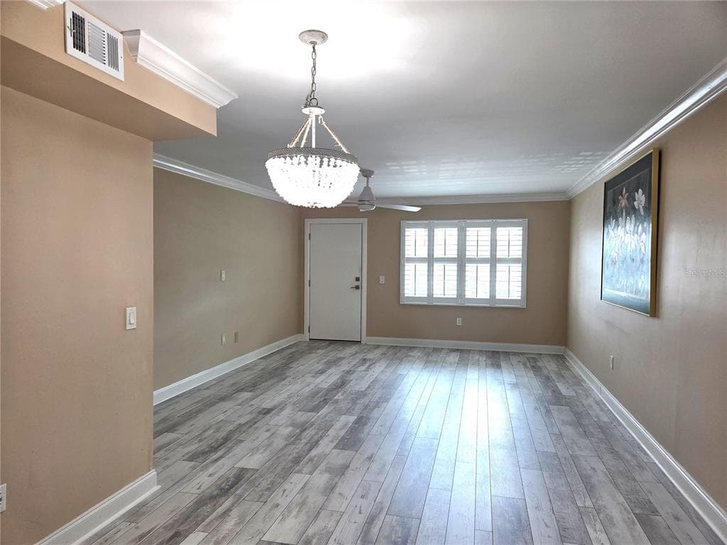 1898 SHORE DRIVE S 208 photo 23