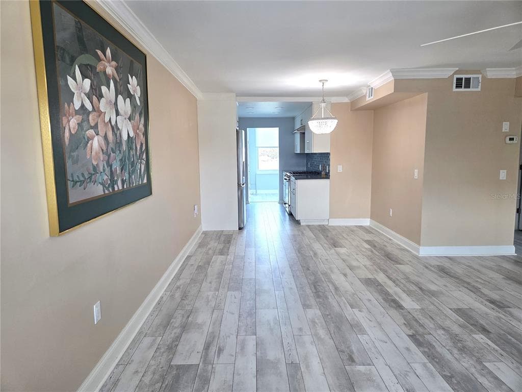 1898 SHORE DRIVE S 208 photo 22