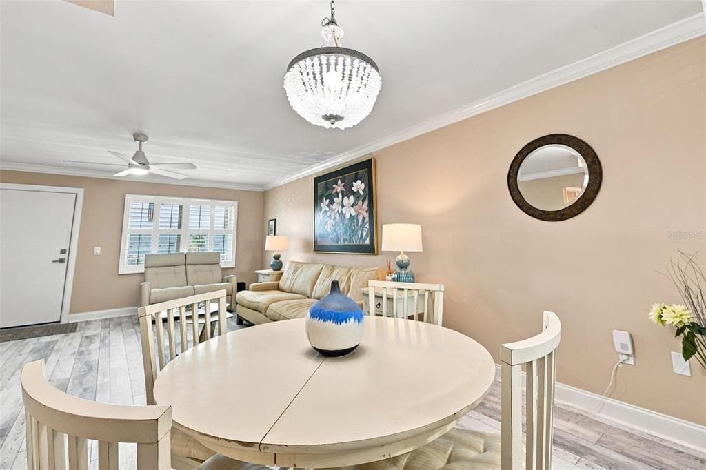 1898 SHORE DRIVE S 208 photo 18