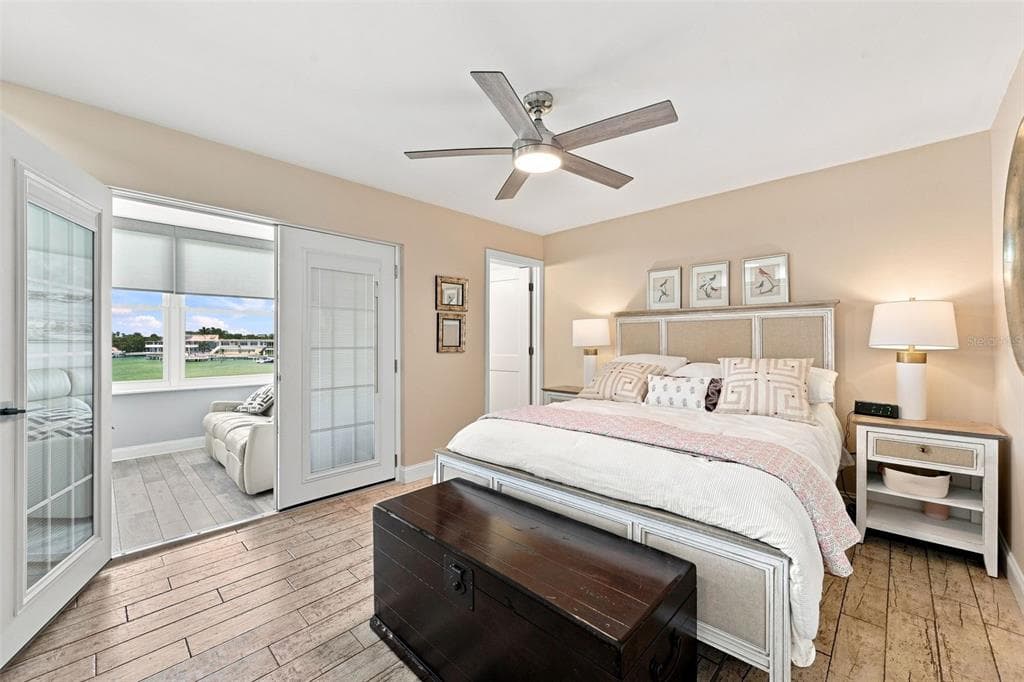 1898 SHORE DRIVE S 208 photo 25