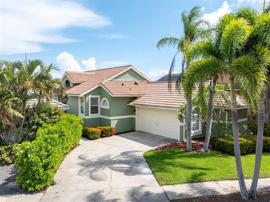 835 SYMPHONY ISLES BOULEVARD photo 2