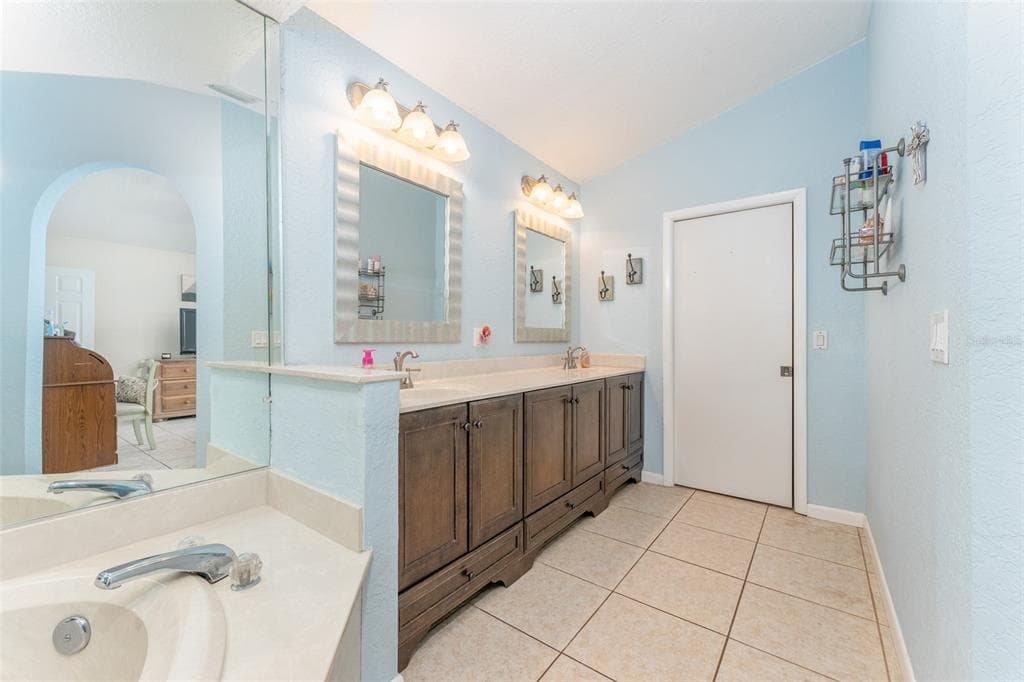 835 SYMPHONY ISLES BOULEVARD photo 24