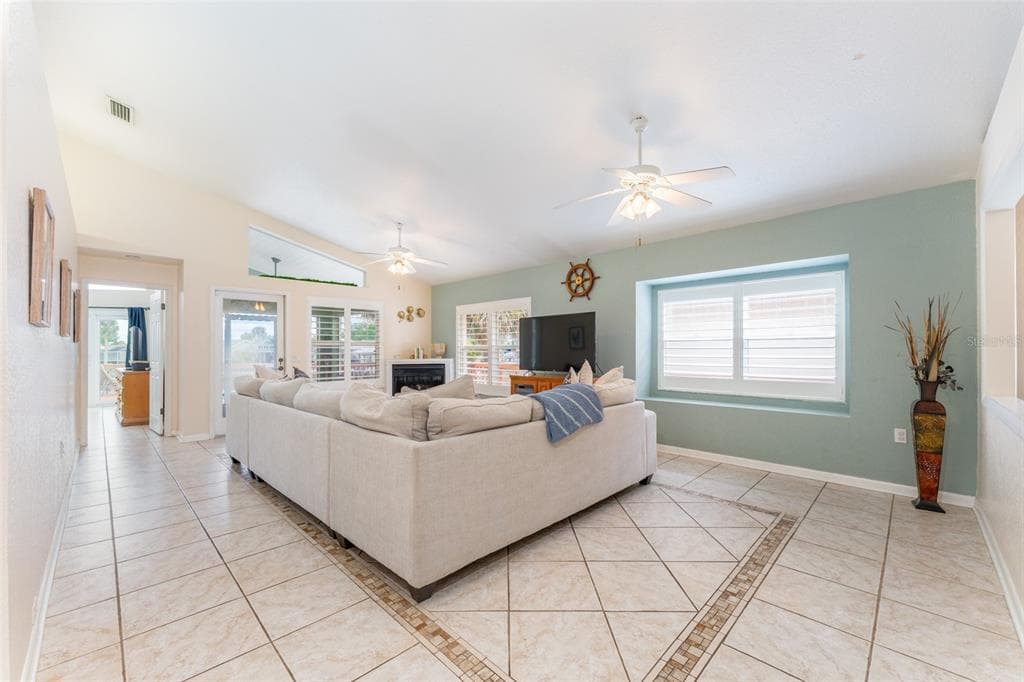 835 SYMPHONY ISLES BOULEVARD photo 4
