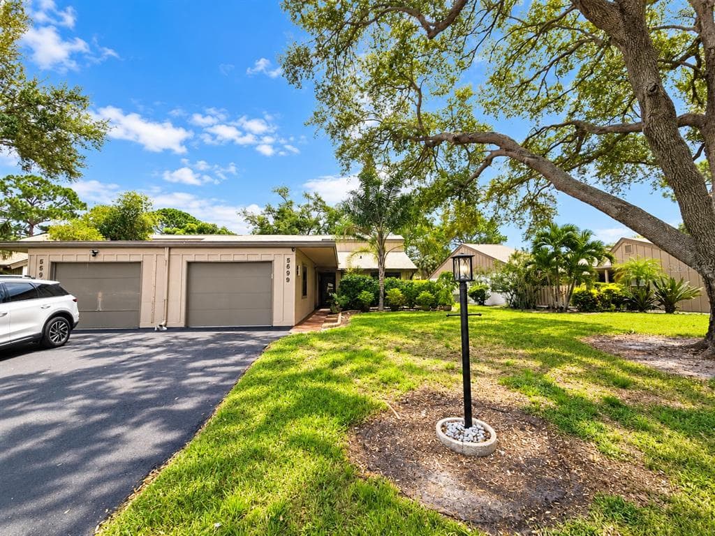 5699 WESTWIND LN photo 2