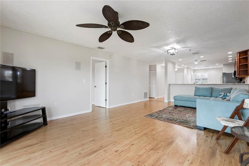 515 LEFFINGWELL AVENUE 112 photo 17