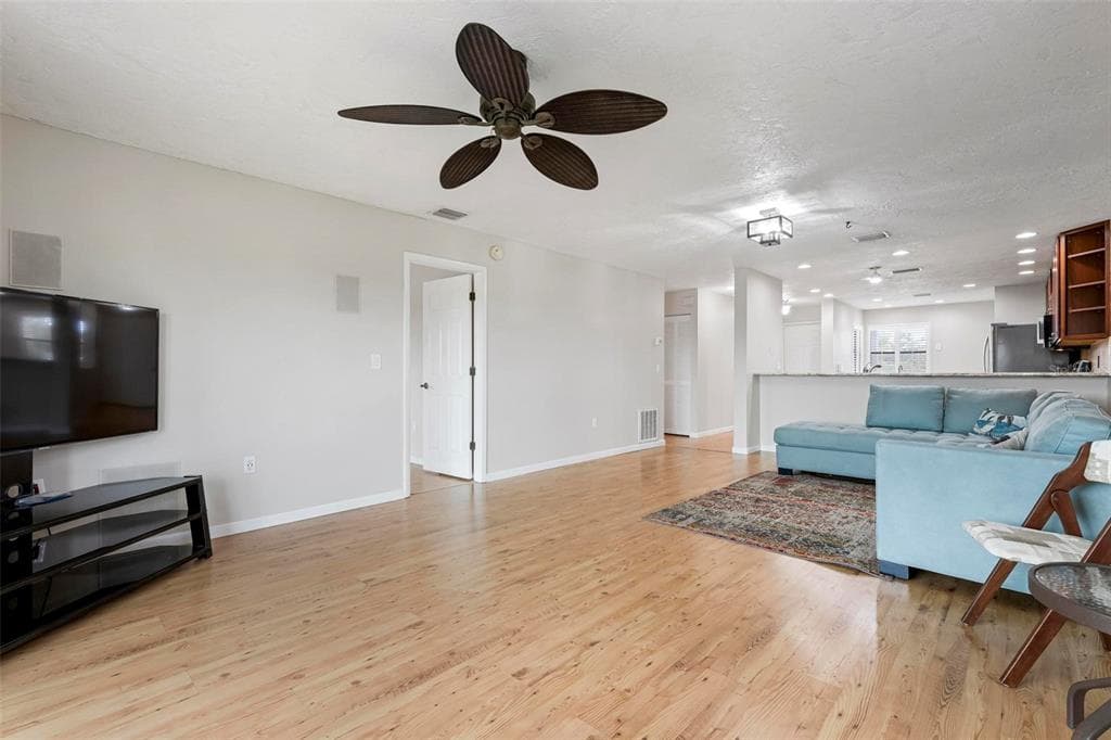 515 LEFFINGWELL AVENUE 112 photo 22