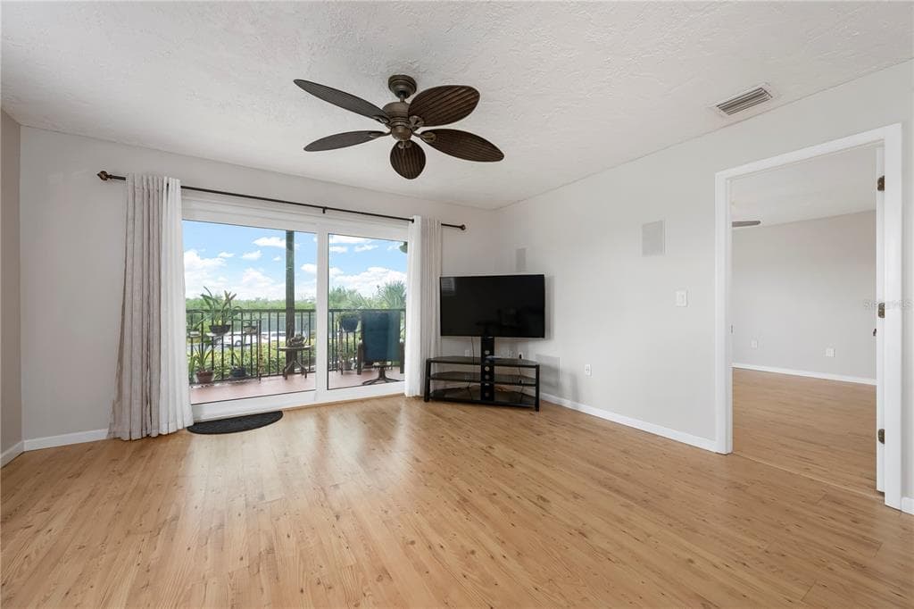515 LEFFINGWELL AVENUE 112 photo 14