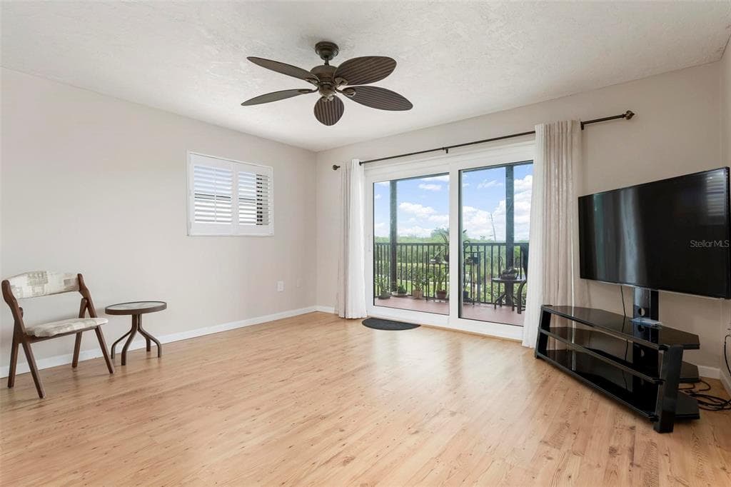 515 LEFFINGWELL AVENUE 112 photo 21