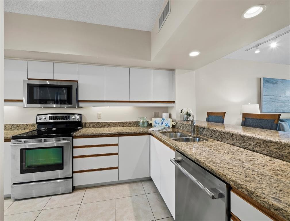 2020 HARBOURSIDE DRIVE 442 photo 13