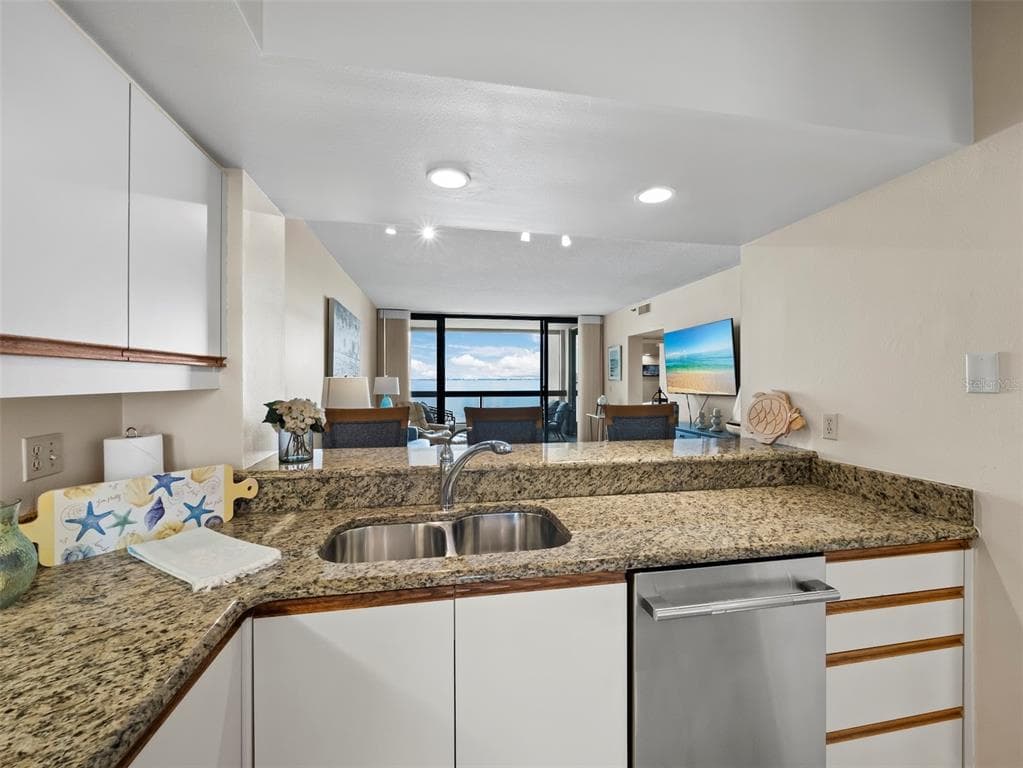 2020 HARBOURSIDE DRIVE 442 photo 12